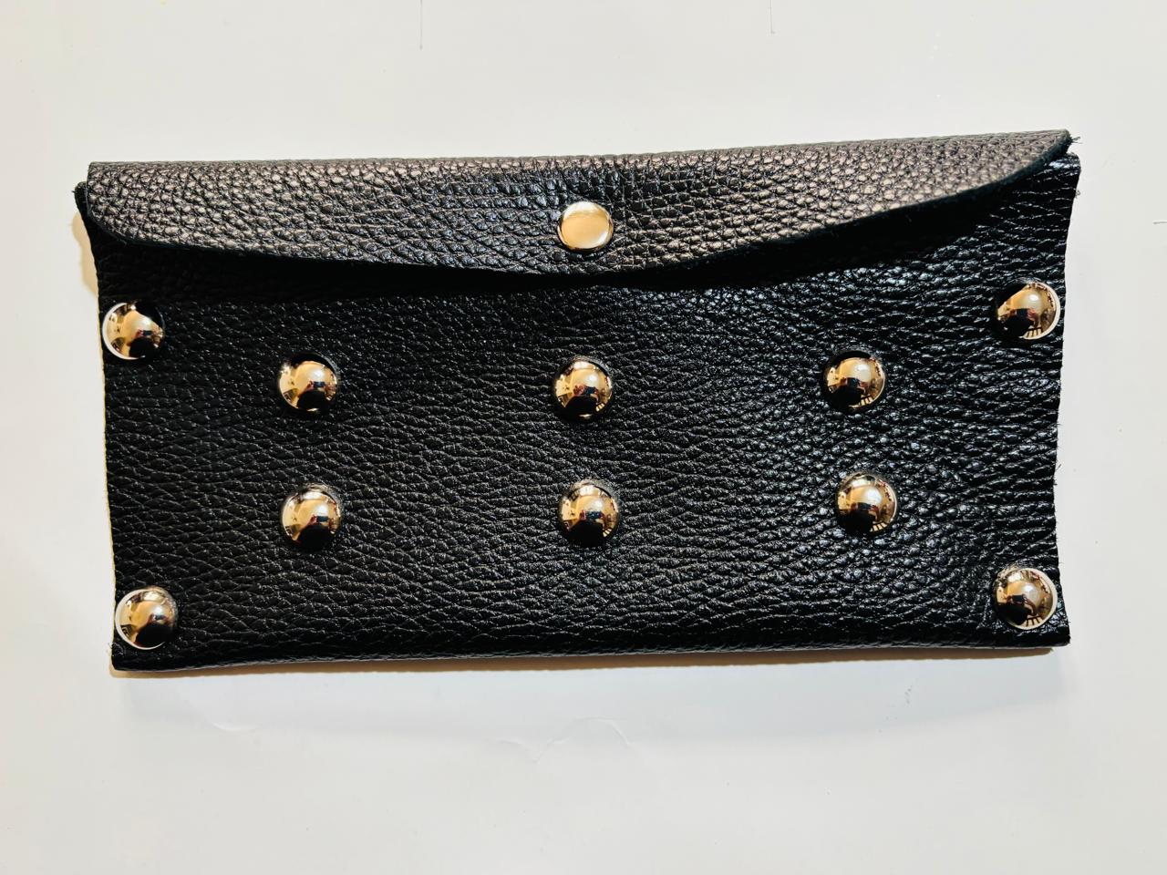 Sobre de Cuero Con Tachas